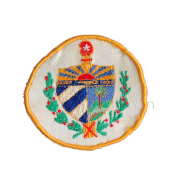 Monograma bordado con el escudo nacional