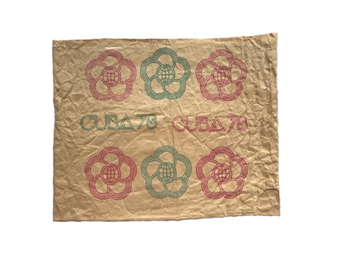Fragmento de un sobre de papel cartucho con diseño que promociona el XI Festival Mundial de la Juventud y los Estudiantes Cuba '78